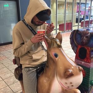 Meet your Posher, Maxime